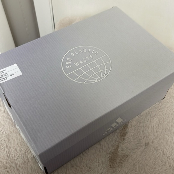 NWT Adidas ultraboosts - Picture 9 of 9